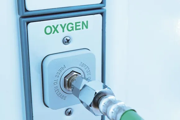 1068875_emergency-oxygen-treatment-15